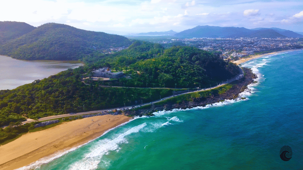 Onde fica a praia do Caldeirão em Florianópolis